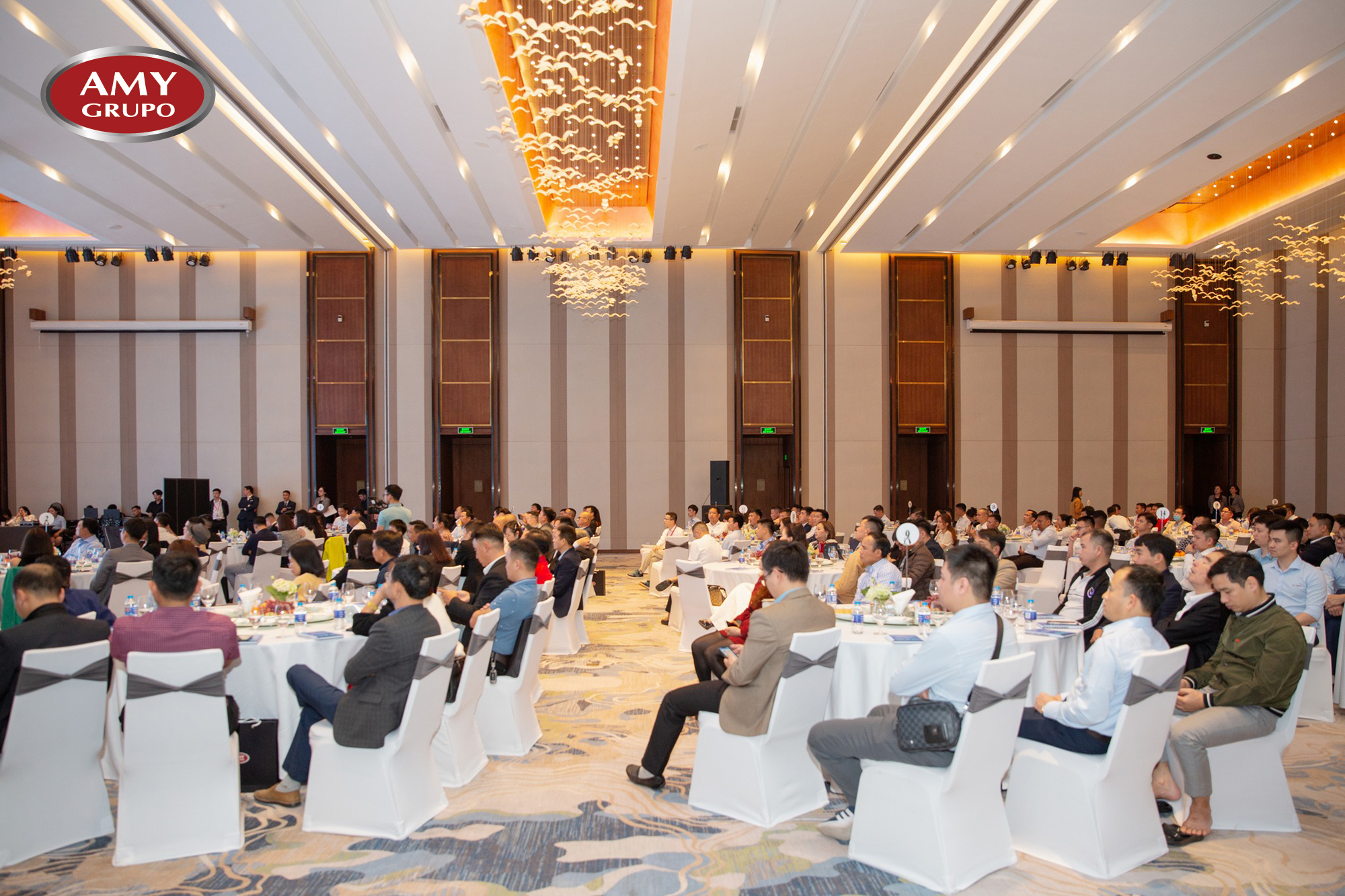 Tọa đàm giải pháp đón sóng 2024